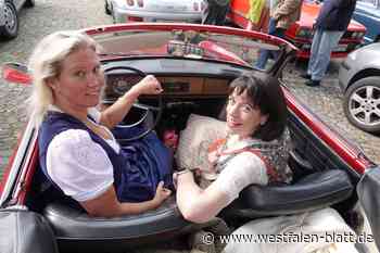 Oldtimer ziehen in Warburg alle Blicke auf sich