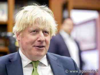 Covid, nel 2021 Boris Johnson preparò un "raid" per sequestrare all'Olanda i vaccini Astrazeneca