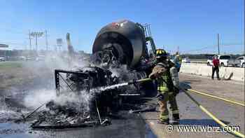 TEAM 2 TRAFFIC: LA-1 North closed due to vehicle fire