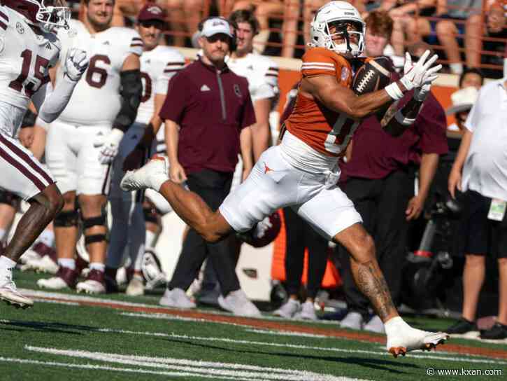 Manning to Moore for long TD lifts No. 1 Texas to 14-6 halftime lead in SEC opener