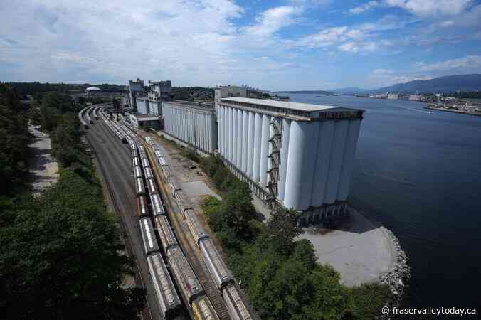 Tentative deal reached in Metro Vancouver grain strike, federal minister says