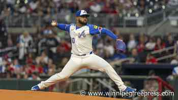 D’Arnaud hits walk-off homer in ninth as Braves keep up playoff push with 2-1 win over Royals