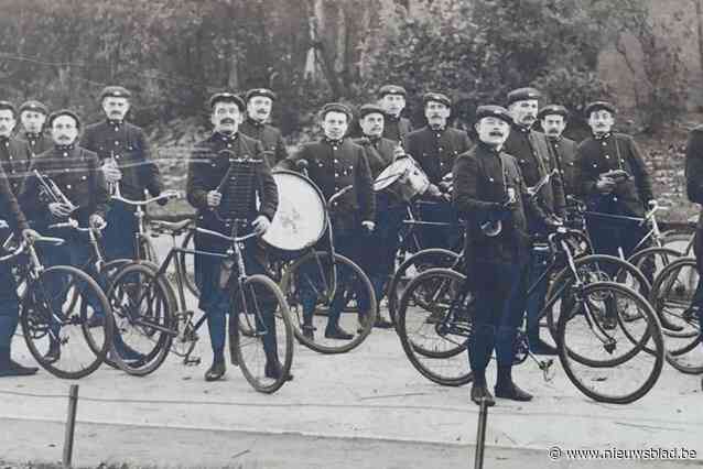 Dit is het verhaal van de uitgestorven ‘fietsfanfares’, die 100 jaar geleden al voor fietspaden ijverden: “Het was alsof ik de krant van vandaag las”