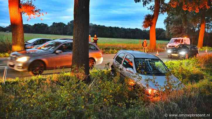 Drie auto botsen op elkaar, vrouw gewond