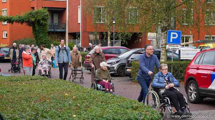 Bewoners verzorgingshuis staan op straat na gaslek