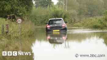 Headlines: Flooding, Chris Serle tributes and BBL death