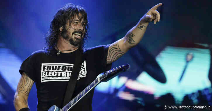 “I Foo Fighters sono costretti a prendersi una pausa a tempo indeterminato”: lo scandalo del tradimento di Dave Grohl inizia a farsi sentire