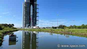 ULA rolls Vulcan Centaur rocket to pad ahead of 2nd-ever launch (photos)