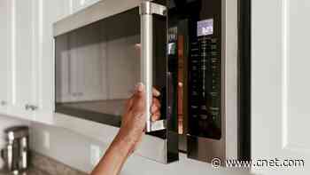 The Shockingly Simple Way to Keep Food From Drying Out in a Microwave