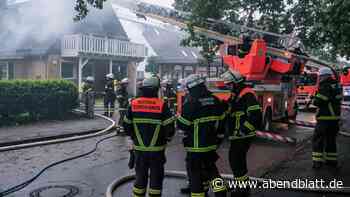 Dachgeschoss brennt in Bramfeld: Feuerwehr rückt zu Großeinsatz aus