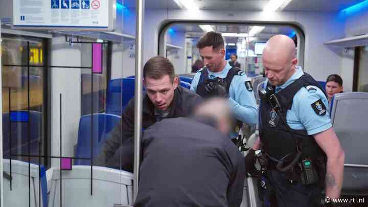 Vervelende passagier moet door vier man marechaussee uit trein verwijderd worden