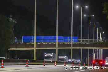 Gerecht hoopt dat reconstructie duidelijkheid brengt over wie riooldeksel van snelwegbrug gooide