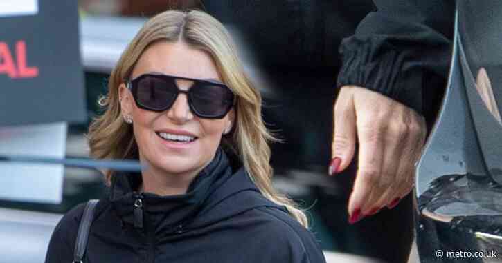 Smiling Billi Mucklow ditches wedding ring after split from husband Andy Carroll