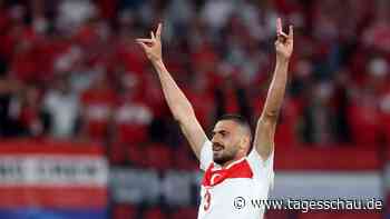 Statue mit Wolfsgruß von Fußballer Demiral in der Türkei aufgestellt