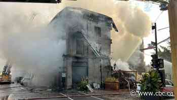 At least 2 dead as major fire burns at hostel in Old Montreal