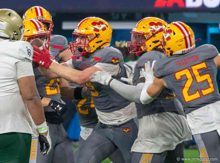 Mission Viejo football rumbles to victory over Long Beach Poly at SoFi Stadium