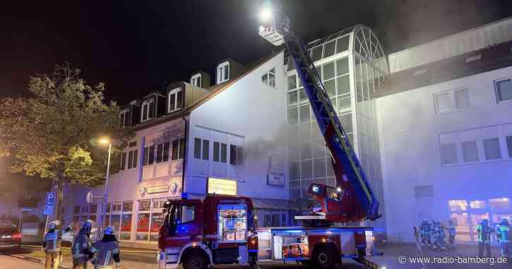 Feuerwehr rettet elf Menschen aus brennendem Hotel