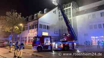 Rauchvergiftung und Brandwunden: Großbrand Hotel in der Nacht – ein Gast schwebt in lebensgefahr