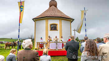 Mit viel „Vergelt‘s Gott“: Runderneuerte Leonhardikapelle in Hundham gesegnet