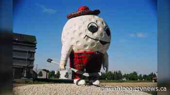 'Great fun in this': Giant roadside attractions across Manitoba highlighted online