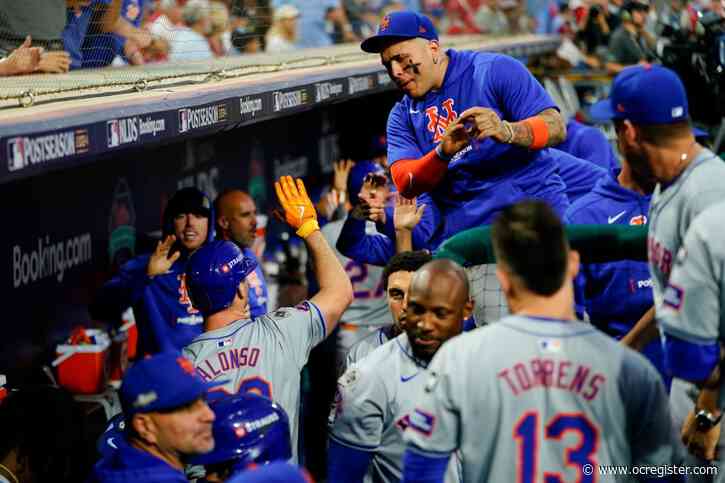 Red hot Mets rally in 8th to stun Phillies in NLDS Game 1