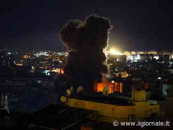 Nuovi raid di Israele a sud di Beirut, colpita moschea a Gaza. Israele prepara l'attacco all'Iran