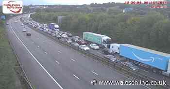 Crash causes heavy traffic on M4