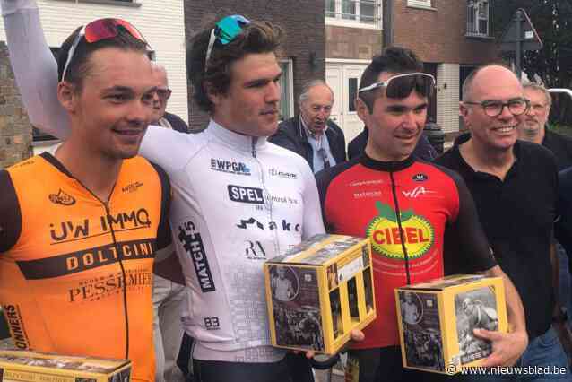 Nederlander Quinten Veling wint Klassieker der Vallende Bladeren na warrige finish: “Het was niet de bedoeling om mijn rugnummer te verstoppen”