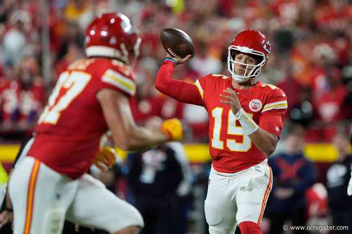 Chiefs pull away from Saints to remain unbeaten