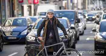 Correspondent Hans draagt in België wel een fietshelm en in Nederland niet: waarom is dat?