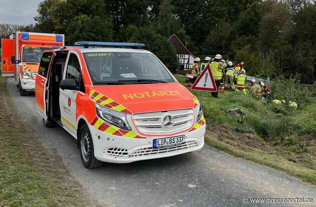 FF Bad Salzuflen: Mann wird in Wüsten unter Rasenmäher-Traktor eingeklemmt / Feuerwehr und Rettungsdienst sind mit 25 Kräften im Einsatz