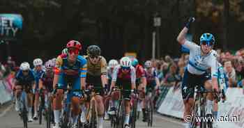 Lorena Wiebes wint in Assen massasprint in Simac Ladies Tour