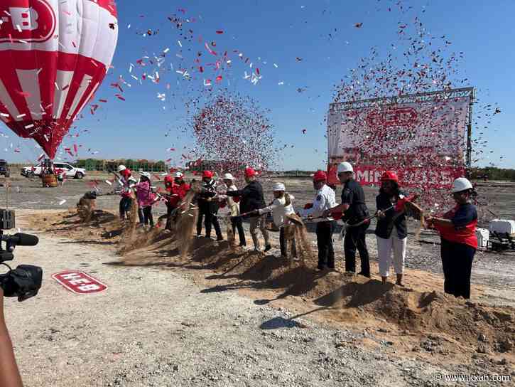 H-E-B breaks ground on Manor location