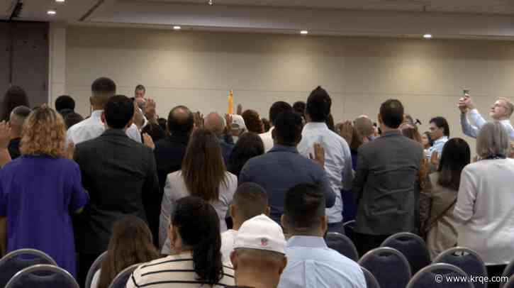 117 people become U.S. citizens during ceremony in Albuquerque