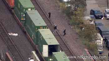 Video: Groups steal boxes off freight trains in Chicago, halting Metra traffic