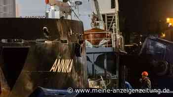 Auf der Ostsee in Brand geratenes Schiff in Rostock gelöscht