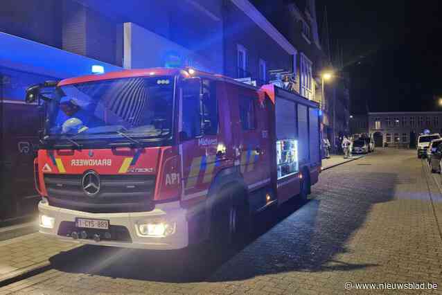 Brandweer rukt uit voor vergeten potje op het vuur: bewoner naar ziekenhuis