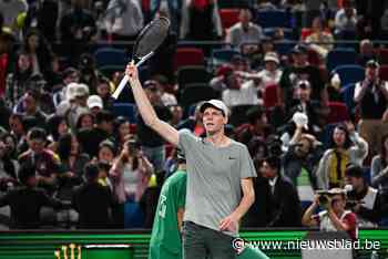 Jannik Sinner plaatst zich voor finale in Shanghai en is eerste Italiaan ooit die seizoen als nummer één van de wereld afsluit