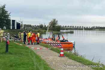 Grote zoekactie op Maasplas in Ophoven na vondst van gekapseisd bootje