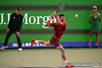 VIDEO. Novak Djokovic pakt uit met waanzinnige bal en staat in finale in Shanghai tegenover Jannik Sinner