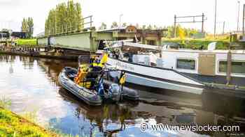 Slecht nieuws voor scheepvaart: geramde spoorbrug Alphen a/d Rijn blijft dicht