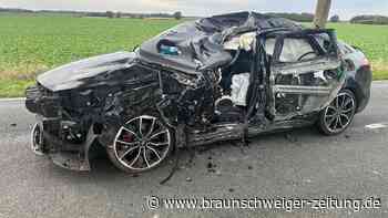 Schwerer Unfall bei Essenrode: Auto gegen Baum – drei Verletzte