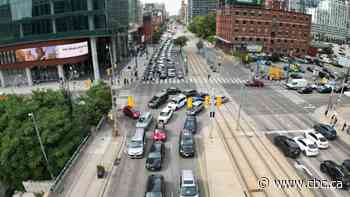 Fines headed up for drivers blocking lanes, builders snarling Toronto traffic