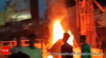 Unrest breaks out during Durga puja celebration in West Bengal's Shyampur