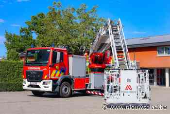 Brandweer neemt nieuwe ladderwagen in gebruik