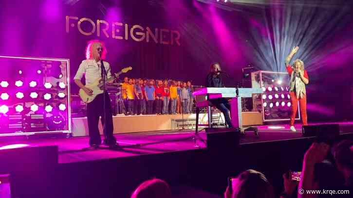 Zia Middle School Choir performs with Foreigner in Las Cruces