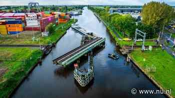 Scheepvaart bij geramde brug Alphen aan den Rijn is weer hervat