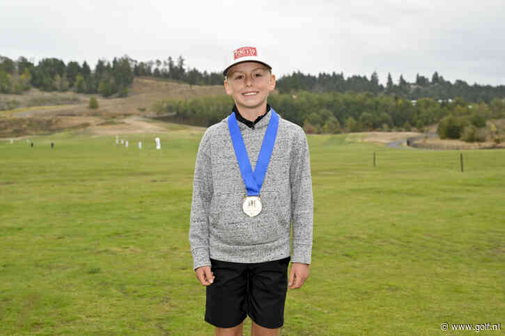 Wil je zien: twee jonge golfers uit team van Tony Finau maken vlak na elkaar hole-in-one