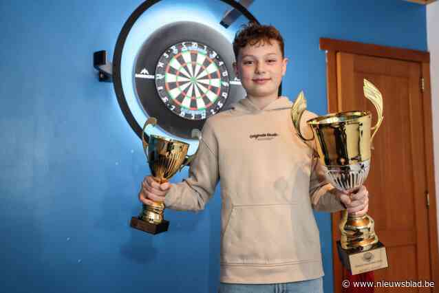 Hij gooide meer in de muur dan in het bord en stopte ooit 7 maanden met darten: maak kennis met Lex Paeshuyse (13), een toptalent van eigen bodem