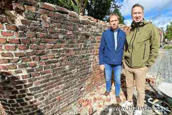 Pastoriemuur van Wambeek uit 1865 wordt in ere hersteld: “Muur stond na al die jaren scheef”